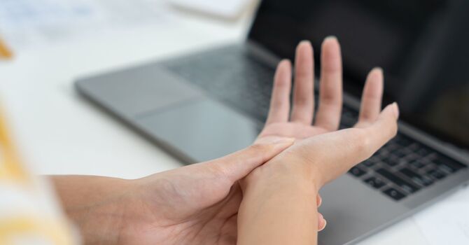 Finding Relief Through Physical Therapy for Carpal Tunnel Syndrome